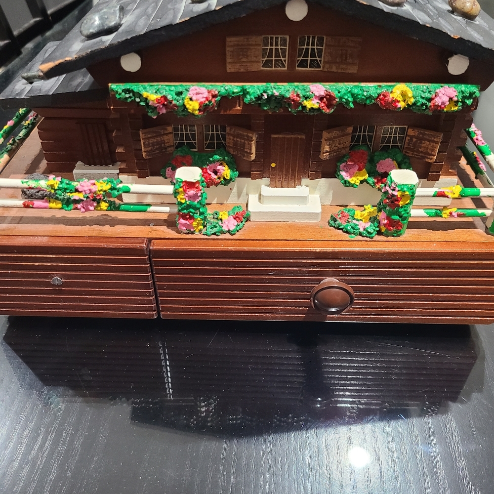 Japanese swiss chalet jewlery box with pirouetting ballerina - Picture 5 of 7